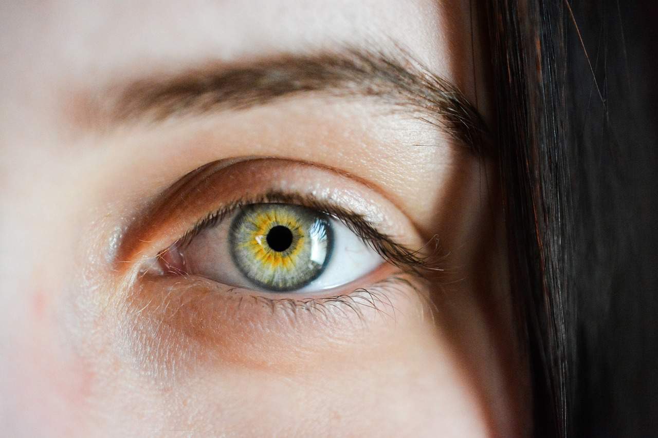EMDR therapy image of an eye